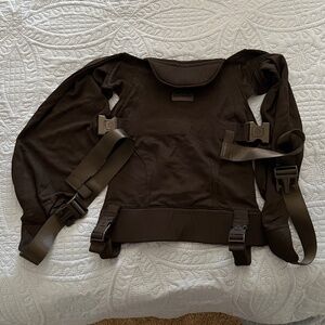 [Free Shipping] The Snug Attachment (Tushbaby) w/ carry case